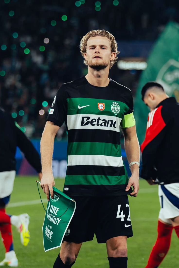 wallpaper for phone Morten Hjulmand   