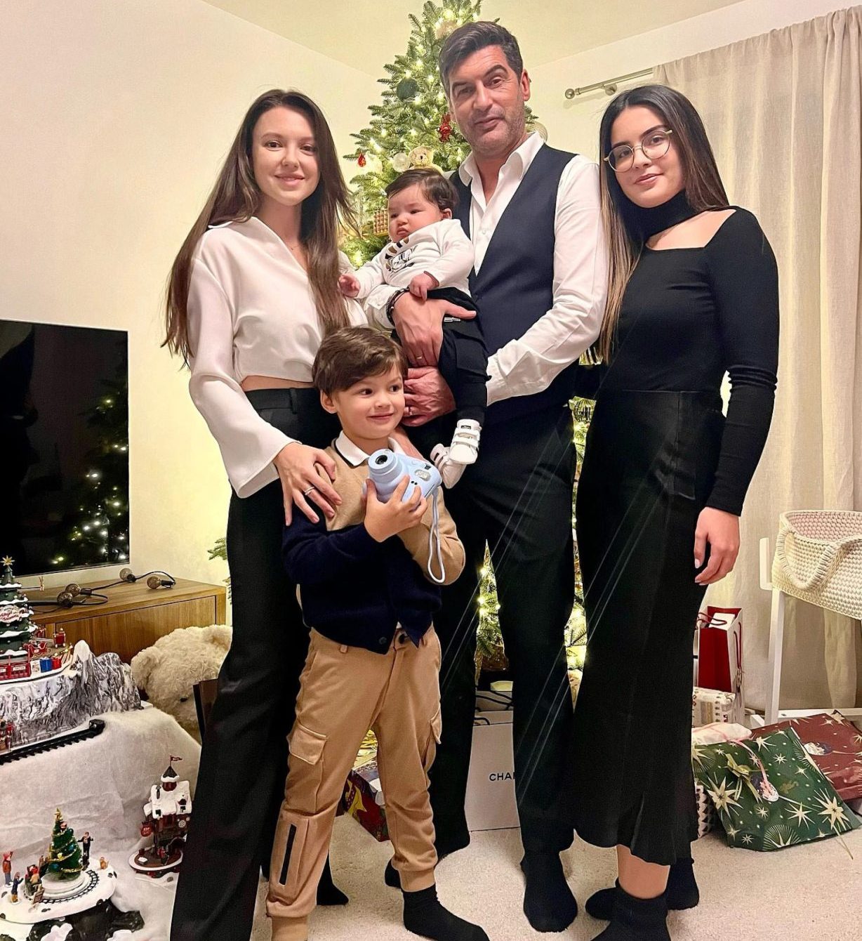 عکس پائولو فونسکا و فرزندانش