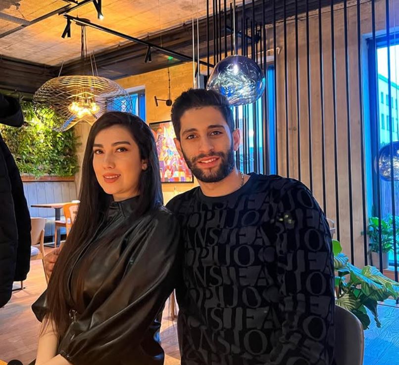 عکس میلاد عبادی پور و همسرش