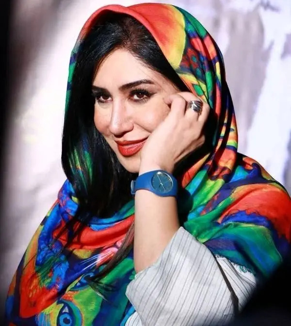 نسیم ادبی کیه