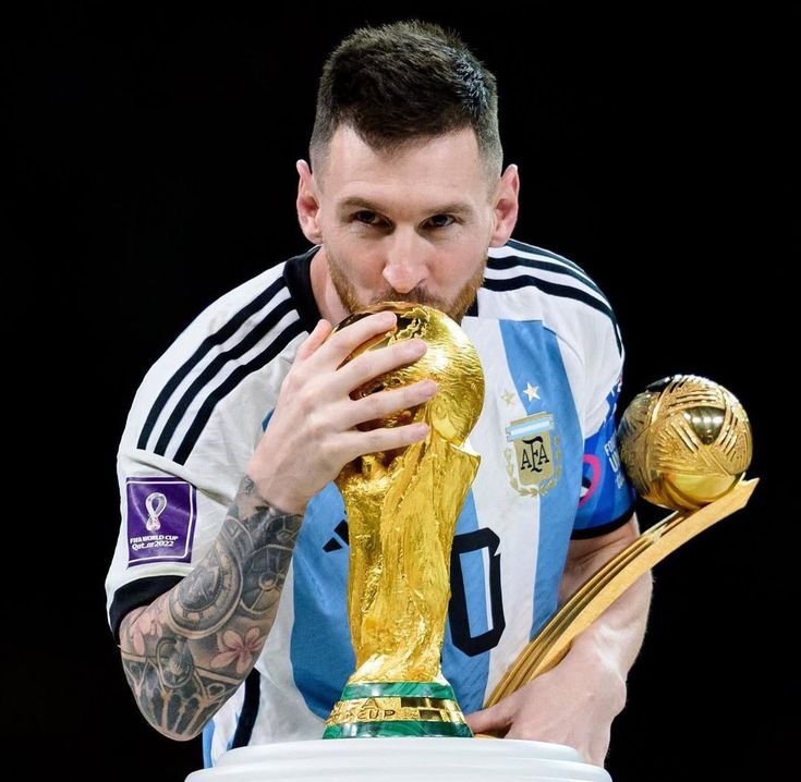 عکس مسی با جام جهانی عکس مسی با جام جهانی