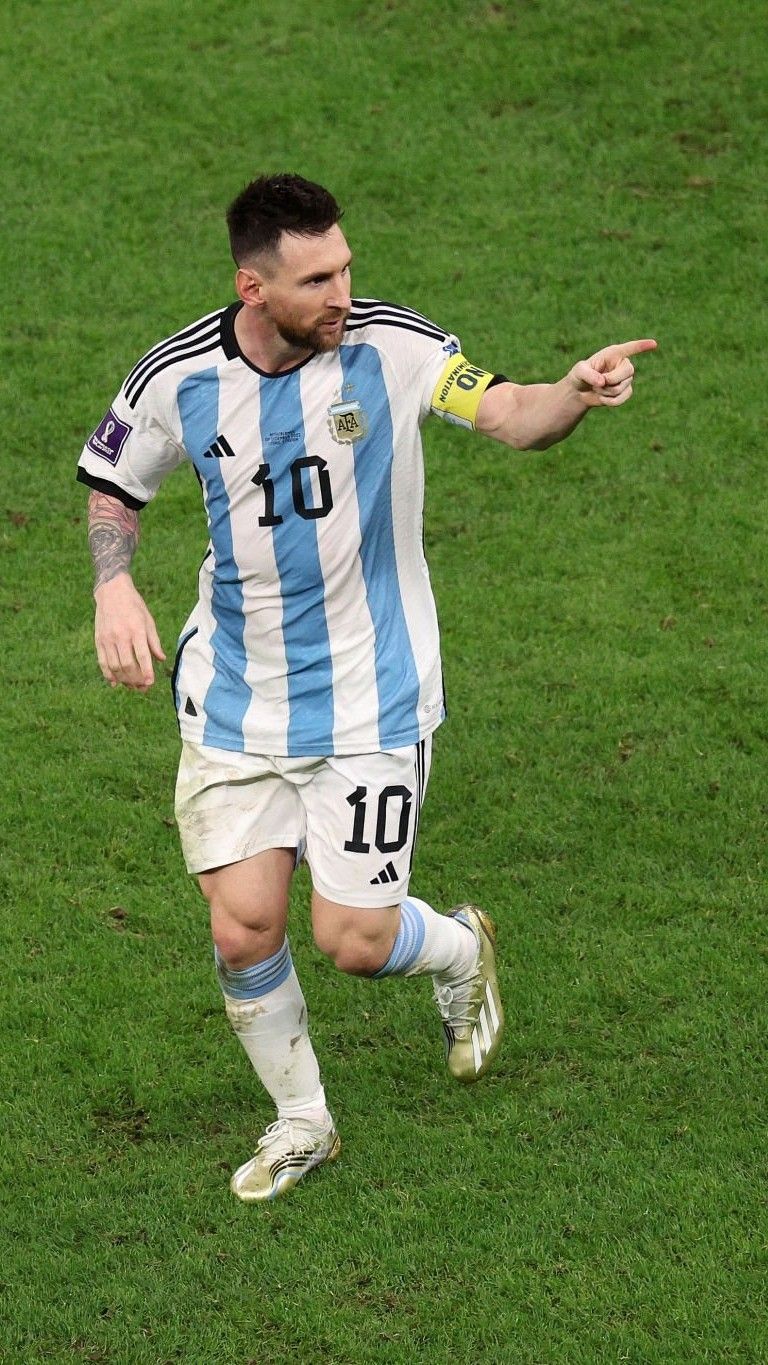 عکس مسی در زمین فوتبال عکس مسی در زمین فوتبال