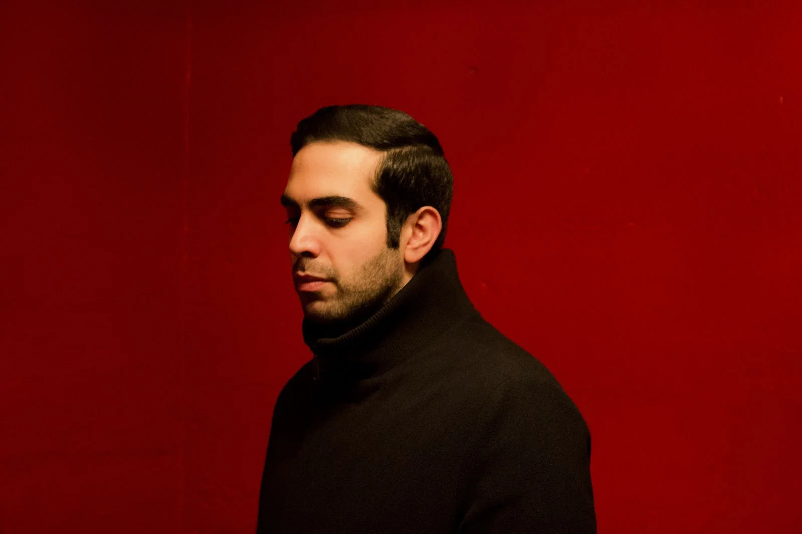 دانلود آهنگ جدید بهرام به نام زیر پوست شیر