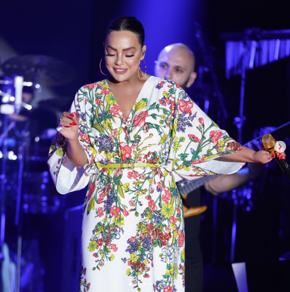 عکس ابرو گوندش خواننده ترکیه عکس ابرو گوندش خواننده ترکیه