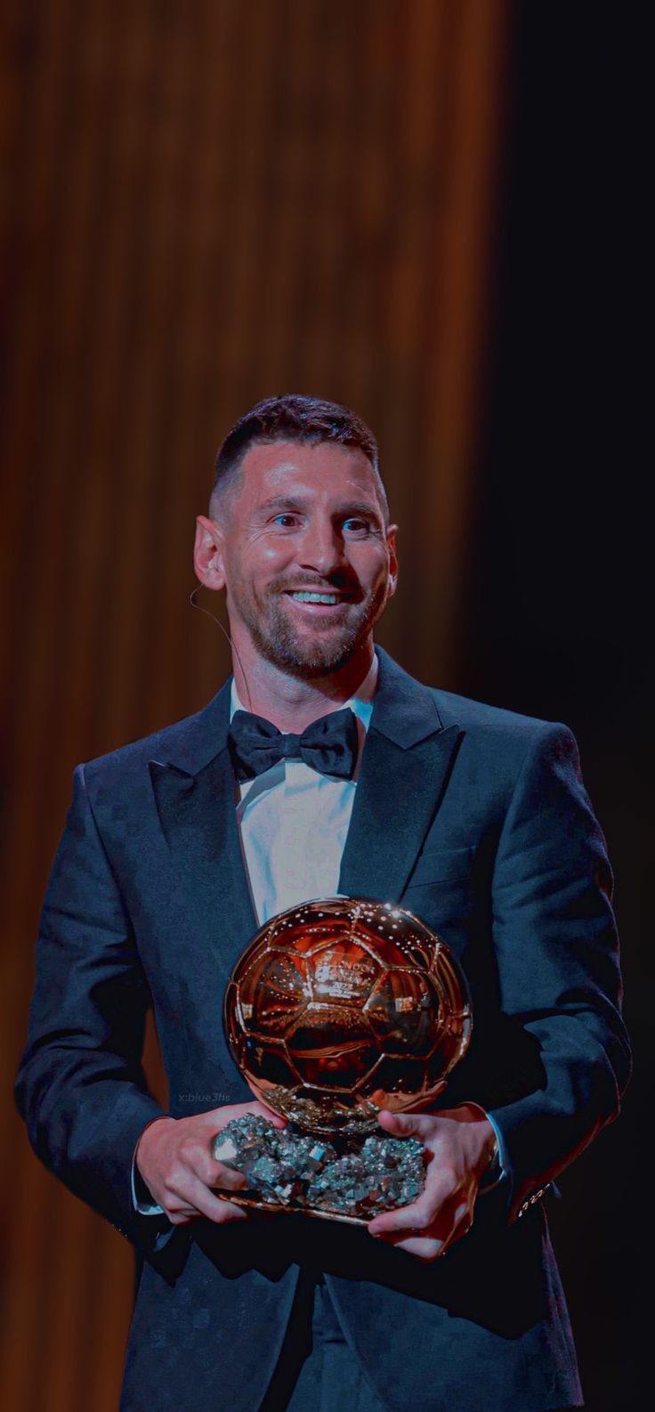 عکس لیونل مسی با توپ طلا عکس لیونل مسی با توپ طلا